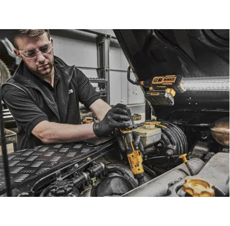 Гайковерт кутовий ключ-храповик акумуляторний XR Li-lon 12В 3Аг 81Нм DeWALT DCF503L1G вартість