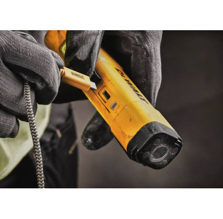 Ліхтар акумуляторний світлодіодний USB-C 3.6В 1000лм DeWALT DCL183 з іншого ракурсу