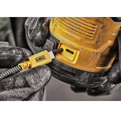 Колонка Bluetooth портативная аккумуляторная USB-C 5Вт 89дБ DeWALT DCR009 с другого ракурса