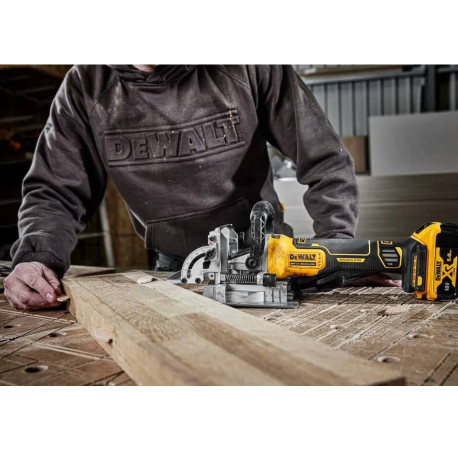 Фрезер ламельний акумуляторний XR Li-lon 18В 900Вт DeWALT DCW682N 