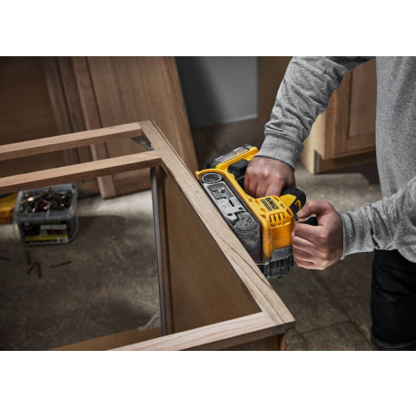 Шліфмашина стрічкова акумуляторна XR Li-lon 18В DeWALT DCW220NT 
