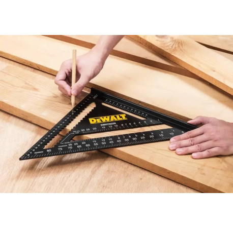 Угольник металлический для кровельных работ 300х300мм DeWALT DWHT25228-0 с доставкой