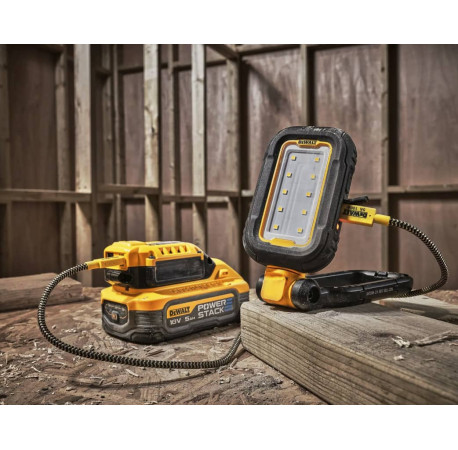 Фонарь аккумуляторный светодиодный USB-C 3.6В 1000лм DeWALT DCL182 с другого ракурса