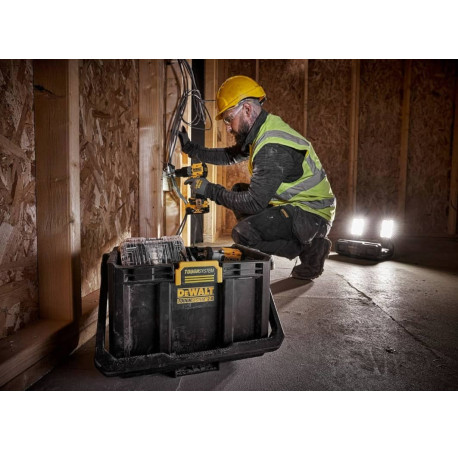 Фонарь аккумуляторный светодиодный BOX с ящиком Li-Ion 18-54B 4000лм DeWALT DWST08061-1 фото