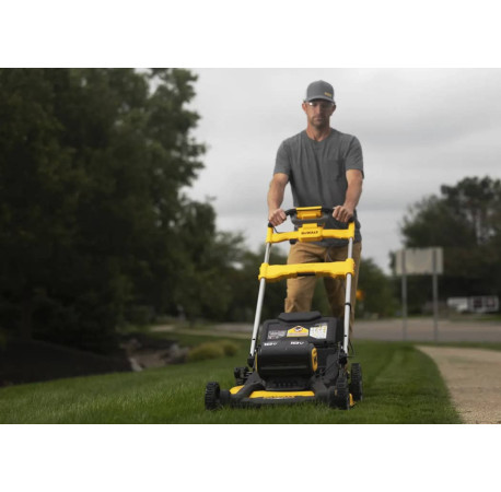 Газонокосилка аккумуляторная самоходная 53см XR Li-lon 2х18В DeWALT DCMWSP156N в Киеве