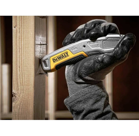 Ніж трапеція 150мм з висувним лезом DeWALT DWHT10054-0 з доставкою