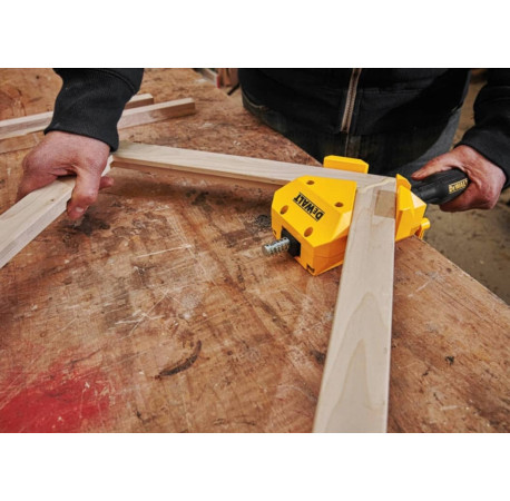 Струбцина кутова 57х30мм стиснення 113кг DeWALT DWHT83853-0 ціна