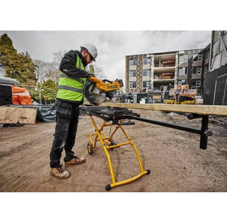 Стенд на колесах для торцовочных пил DeWALT DE7260 с другого ракурса