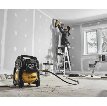 Компресор повітряний акумуляторний XR Li-lon 18В 10л DeWALT DCC1018N з доставкою
