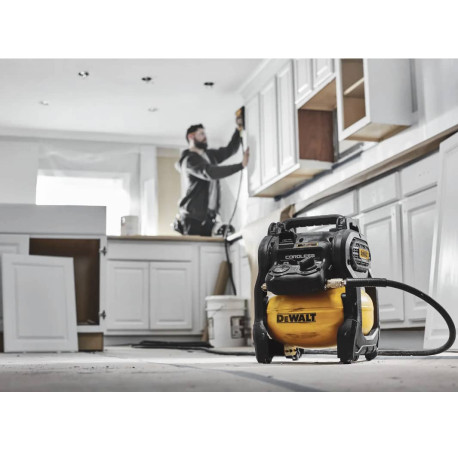 Компресор повітряний акумуляторний XR Li-lon 18В 10л DeWALT DCC1018N з іншого ракурсу
