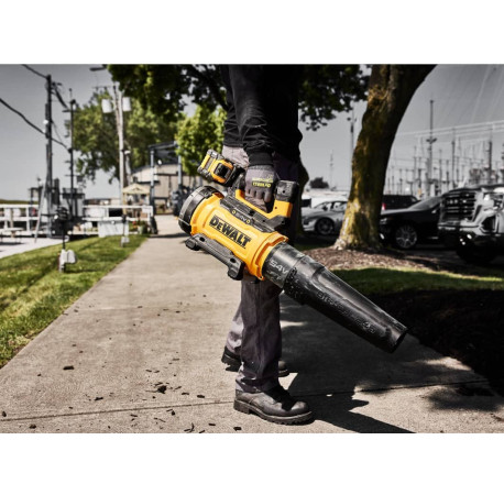 Повітродувка акумуляторна XR FLEXVOLT Li-lon 54В 258км.г DeWALT DCMBL777N з іншого ракурсу