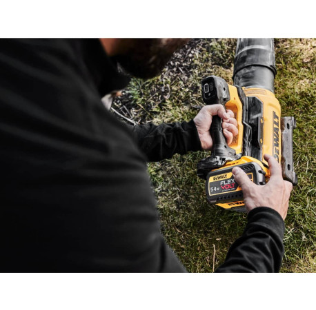 Повітродувка акумуляторна XR FLEXVOLT Li-lon 54В 258км.г DeWALT DCMBL777N фото