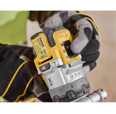 Дриль-шуруповерт акумуляторний ударний XR Li-lon 18В 8Аг 169Нм DeWALT DCD1007WW1T 