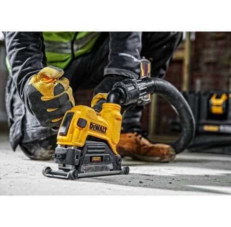 Захисний кожух для відводу пилу до кутової шліфмашини 125мм DeWALT DWE46225 з іншого ракурсу