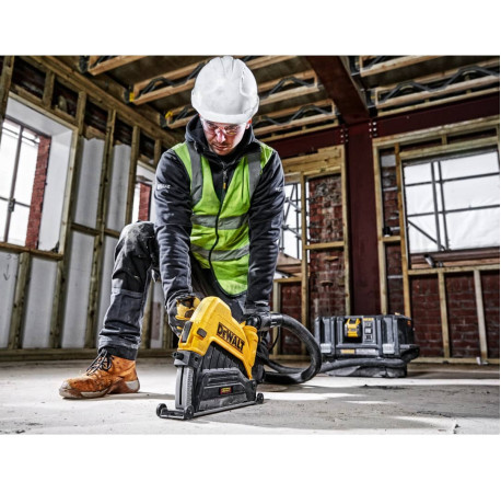 Захисний кожух для відводу пилу до кутової шліфмашини 230мм DeWALT DWE46229 з іншого ракурсу
