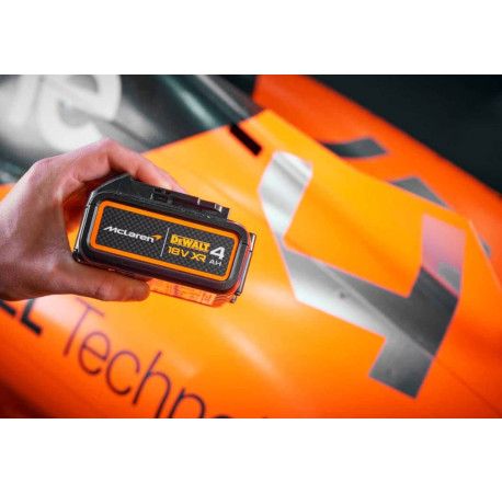 Дриль-шуруповерт акумуляторний ударний McLaren F1 TEAM LIMITED EDITION XR Li-lon 18В 4Аг 90Нм DeWALT DCD85MM2T 