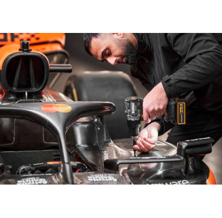 Набір з двох акумуляторних інструментів McLaren F1 TEAM LIMITED EDITION XR Li-lon 18В 4Аг DeWALT DCK200MM2T 