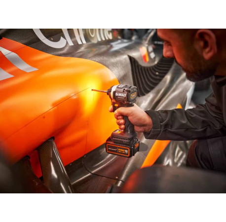 Шурупокрут акумуляторний ударний McLaren F1 TEAM LIMITED EDITION XR Li-lon 18В 5Аг 205Нм DeWALT DCF85MP2T 