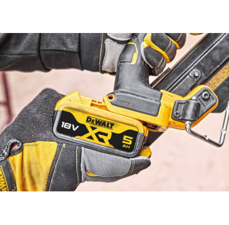 Пистолет гвоздозабивной аккумуляторный XR Li-lon 18В DeWALT DCN930N с другого ракурса