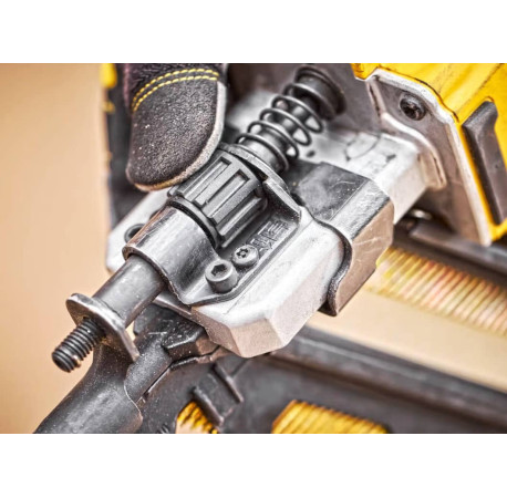 Пистолет гвоздозабивной аккумуляторный XR Li-lon 18В DeWALT DCN930N фото