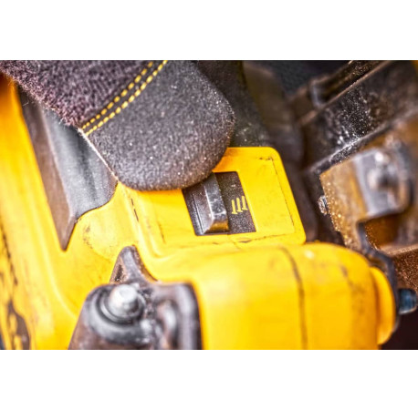 Пистолет гвоздозабивной аккумуляторный XR Li-lon 18В DeWALT DCN930N в Киеве