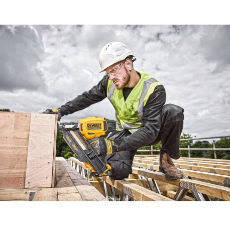 Пистолет гвоздозабивной аккумуляторный XR Li-lon 18В DeWALT DCN930N 