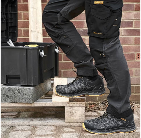 Кросівки робочі з сталевим носком Fargo S1P SRA DEWALT DWF50233-101 каталог