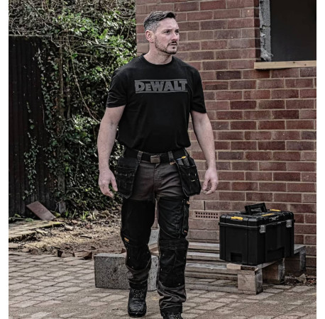 Футболка Oxide T-Shirt DeWALT DWC52-001 з іншого ракурсу