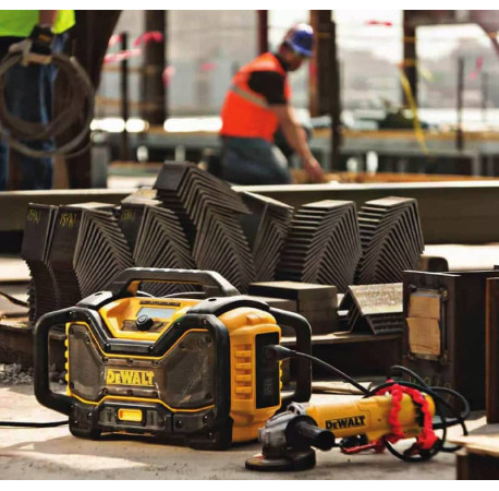 Зарядний пристрій-радіоприймач DeWALT DCR027 вартість