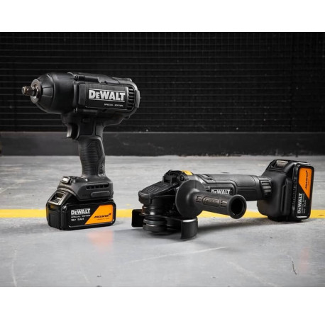 Набор из двух аккумуляторных инструментов McLaren F1 TEAM SPECIAL EDITION XR Li-lon 18В 5Ач DeWALT DCK2225MP2T фото