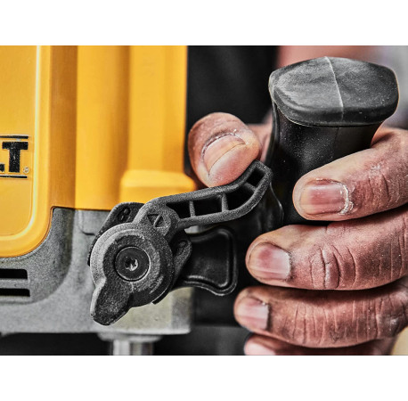 Фрезер мережевий DeWALT DWE625KT з іншого ракурсу