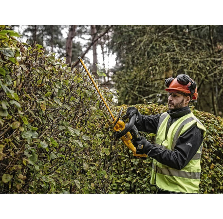 Кущоріз акумуляторний DeWALT DCMHT563P1 з іншого ракурсу