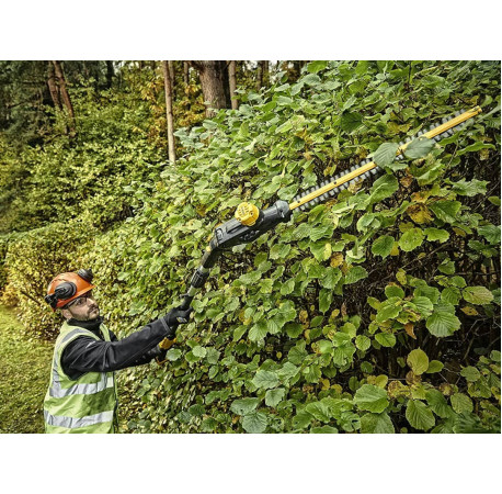 Кущоріз акумуляторний зі штангою DeWALT DCMPH566N з іншого ракурсу