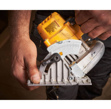 Пила дискова акумуляторна XR Li-lon 18B 5Аг 165мм DeWALT DCS565S2T фото
