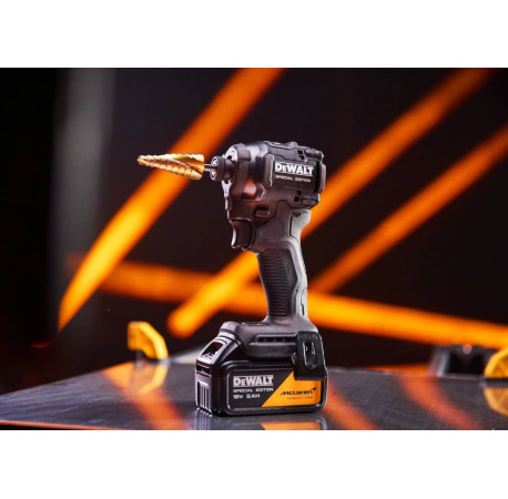 Шурупокрут акумуляторний ударний McLaren F1 Team Special Edition XR Li-lon 18В 5Аг 206Нм DeWALT DCF86MP2T у Львові