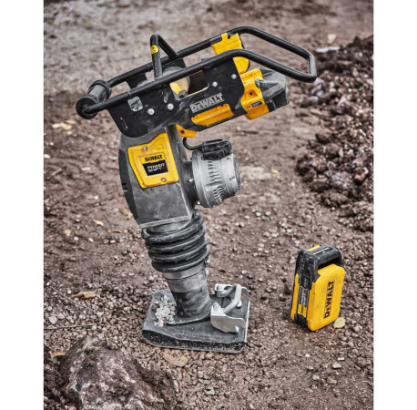 Вібротрамбовка акумуляторна POWERSHIFT DeWALT DCPS660N з іншого ракурсу