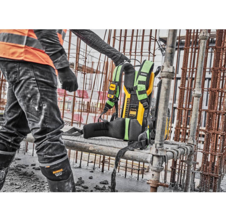 Вібратор-наплічник глибинний акумуляторний POWERSHIFT DeWALT DCPS310N вартість