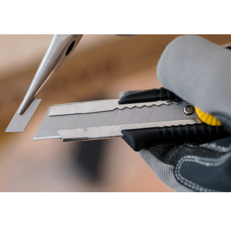Ніж DynaGrip MP будівельний сегментний 165 мм лезо 18 мм Stanley 0-10-418 в магазині Tools DeWalt