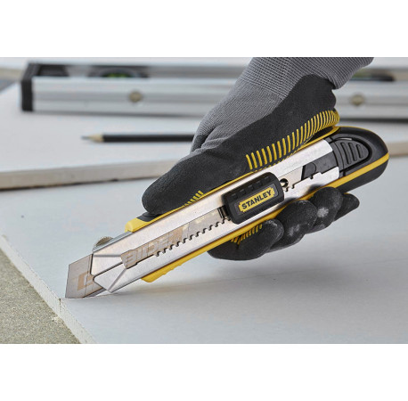 Нож FatMax Cartridge строительный сегментный 180 мм лезвие 18 мм Stanley 0-10-481 с другого ракурса