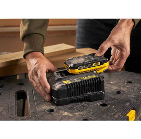 Акумуляторна батарея Li-Ion 18В 2Аг STANLEY Fatmax SFMCB202 з доставкою