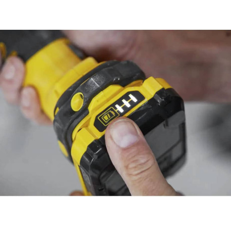 Багатофункціональний інструмент акумуляторний реноватор Li-Ion 18В 2Аг Stanley Fatmax SFMCE500D2K з іншого ракурсу