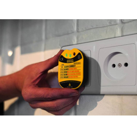 Тестер розеток FatMax настенный 230В Stanley FMHT82569-6 цена