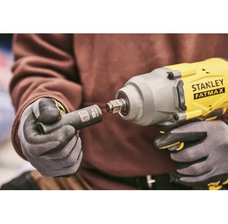 Гайковерт акумуляторний ударний Li-lon 18В 950Нм Stanley Fatmax SFMCF940B з іншого ракурсу