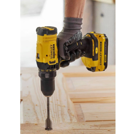 Дрель-шуруповерт аккумуляторный Li-lon 18В 1.5Ач 50Нм STANLEY Fatmax SFMCD700C2K с другого ракурса