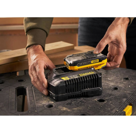 Зарядний пристрій Li-Ion 18В Stanley Fatmax SFMCB14 в магазині Tools DeWalt