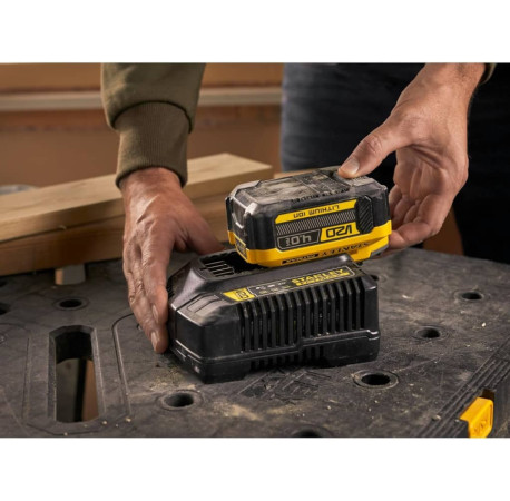 Зарядний пристрій Li-Ion та акумуляторна батерея 18В 4Аг Stanley Fatmax SFMCB14M1 з доставкою