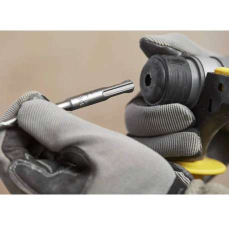 Перфоратор акумуляторний SDS-Plus Li-lon 18В 4Аг 2Дж Stanley Fatmax SFMCH900M22 з іншого ракурсу