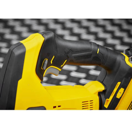 Пила лобзикова акумуляторна Li-lon 18В Stanley Fatmax SFMCS600B з доставкою