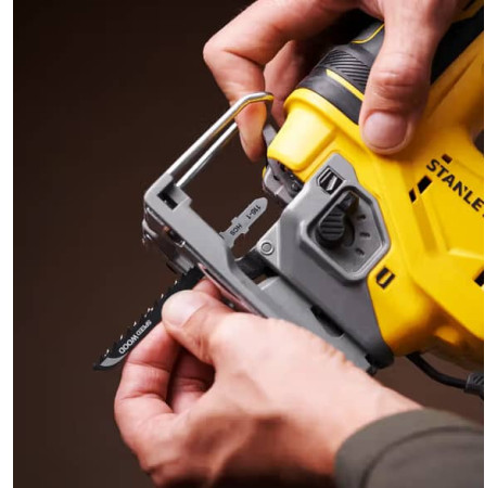 Пила лобзикова акумуляторна Li-lon 18В 4Аг Stanley Fatmax SFMCS650M2K 